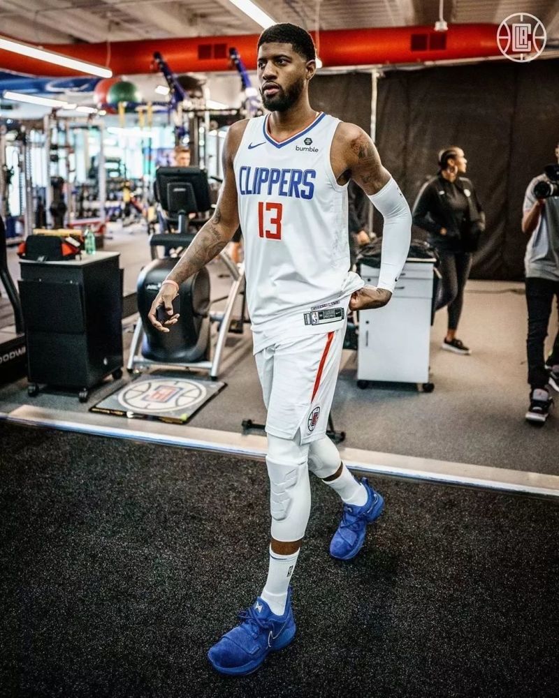 连续20场联赛进球2+，拜仁追平自己保持的德甲历史纪录（拜仁连续20场联赛至少进两球，追平其所保持的德甲历史纪录）