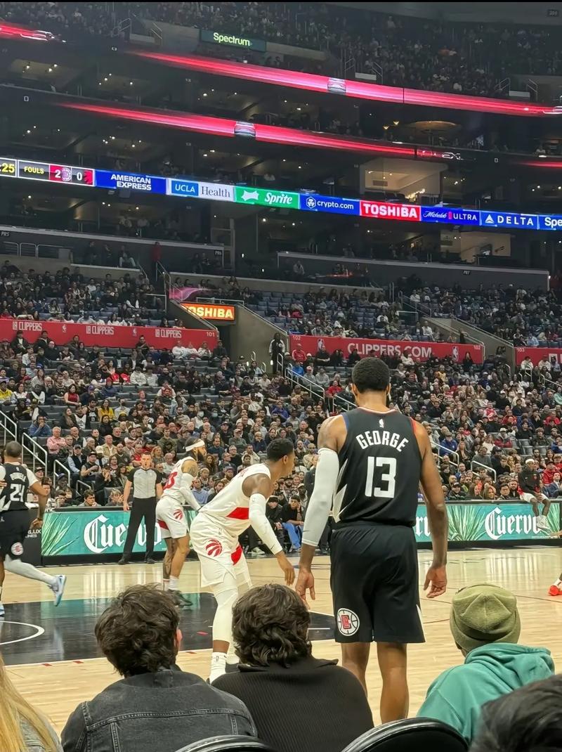 里昂新星再度闪光（里昂新秀再次大放异彩）