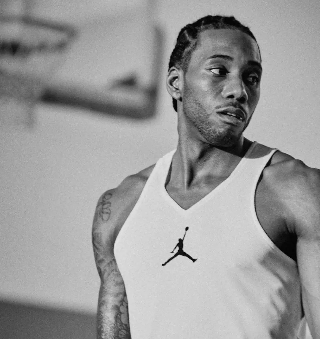 太阳队记：狄龙与裁判对峙使用不当言语，罚款35000美元（太阳随队记者：狄龙因与裁判争执出言不当，被罚3.5万美元）