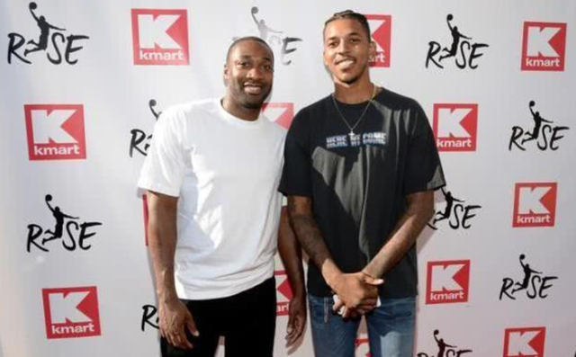 中场核心连续突破防守制造射门机会（中场指挥官连续冲击防线创造射门良机）