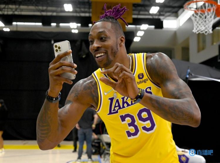 球迷比赛期间骂尤文踢得太烂，斯帕莱蒂回击：你们想怎样？（比赛中球迷怒斥尤文表现糟糕，斯帕莱蒂回怼：你们还想要什么？）