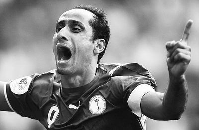 科尔：斯潘塞掌控了比赛，库里缺席的情况下他必须留在场上（科尔赞斯潘塞掌控比赛：库里缺席就得把他留在场上）