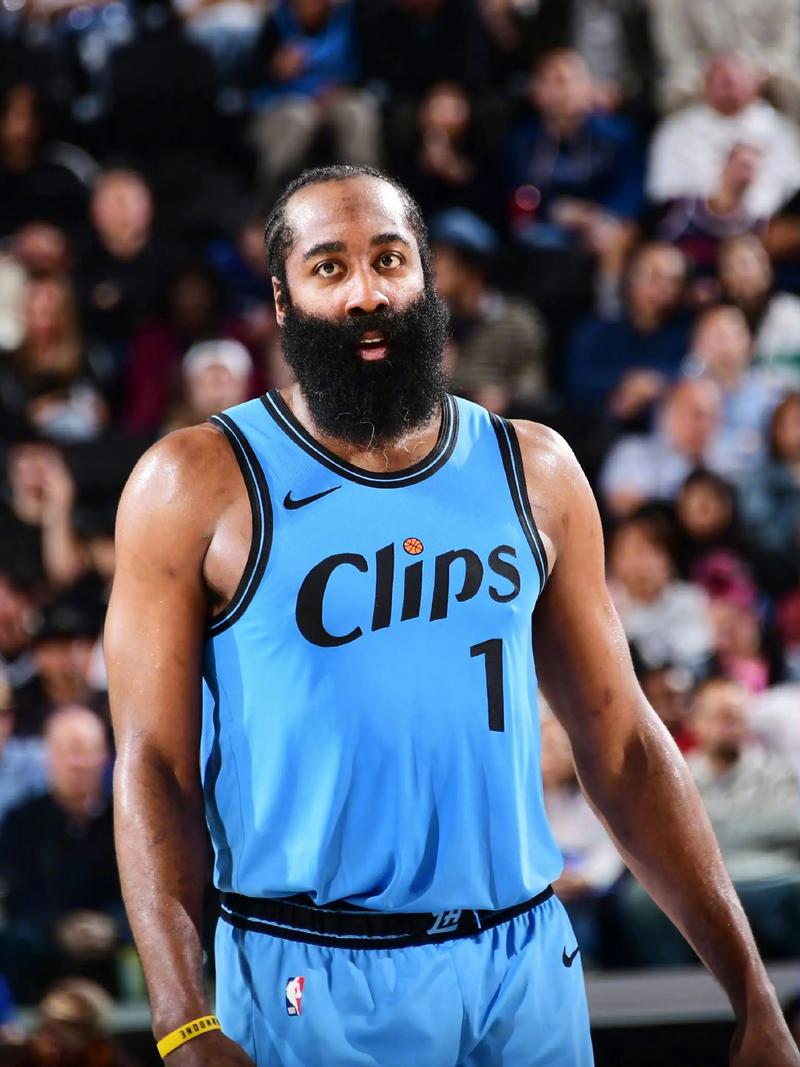 内马尔：我还没考虑未来，但在我心中桑托斯永远在第一位（内马尔：未来未定，但桑托斯始终是我心中第一）