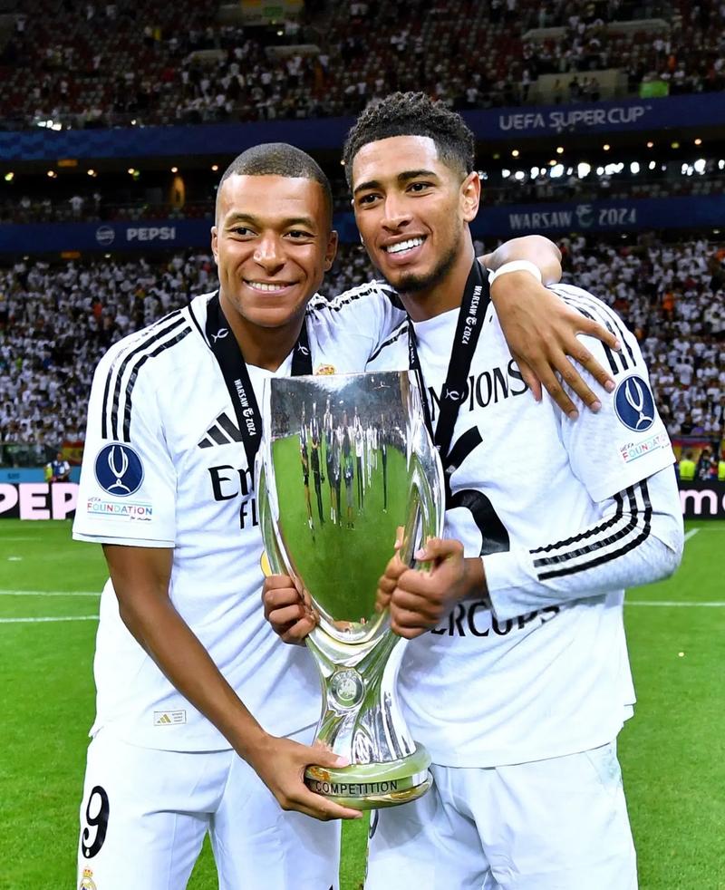 埃孔：关于奖金的事存在一些误解，我们现在像兄弟一样团结